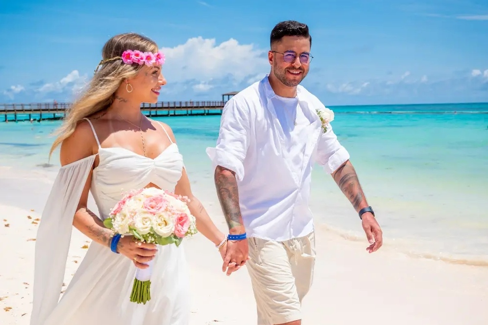 Casal de criadores de conteúdo transforma lua de mel em reality show +18: “Sem censura”