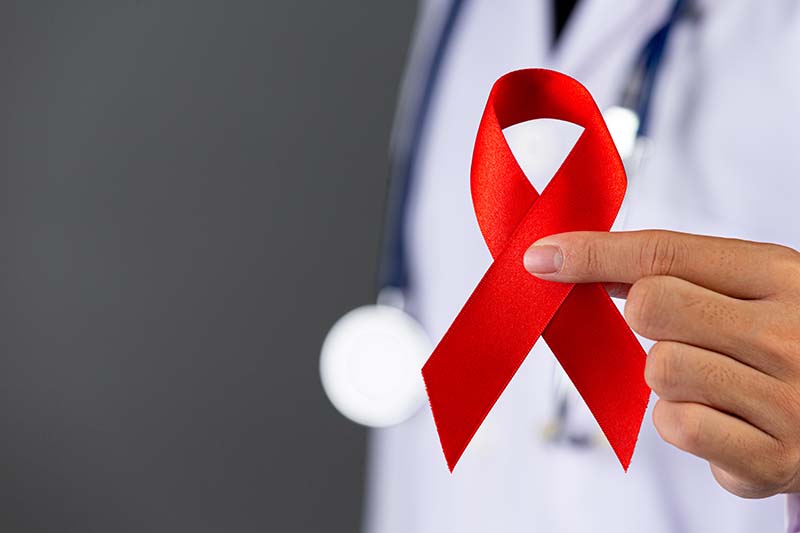 Dezembro Vermelho: entenda por que o sexo seguro ainda deve ser priorizado